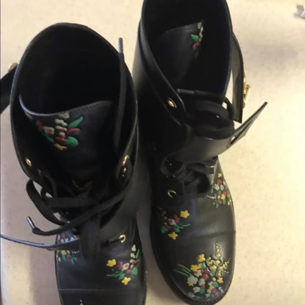 Limited Edition Black LV boots US 9.5 - Picture 3 of 6